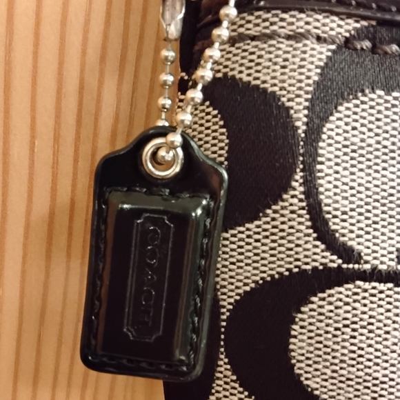 Coach Signature Turnlock And Zip Wrislet Black And Gray - Picture 15 of 16